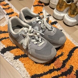 New Balance Women's Sneakers in Gray and Cream